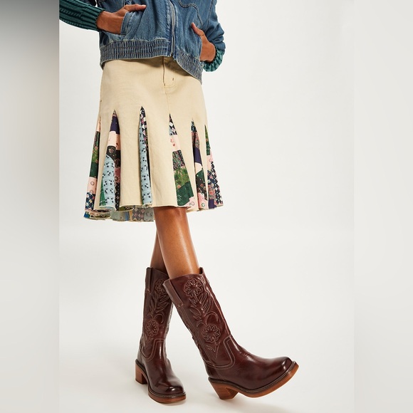 NWOB Frye Free People Kate Deco Stich Embroidered Stitch Boots in Auburn Brown - Picture 3 of 9